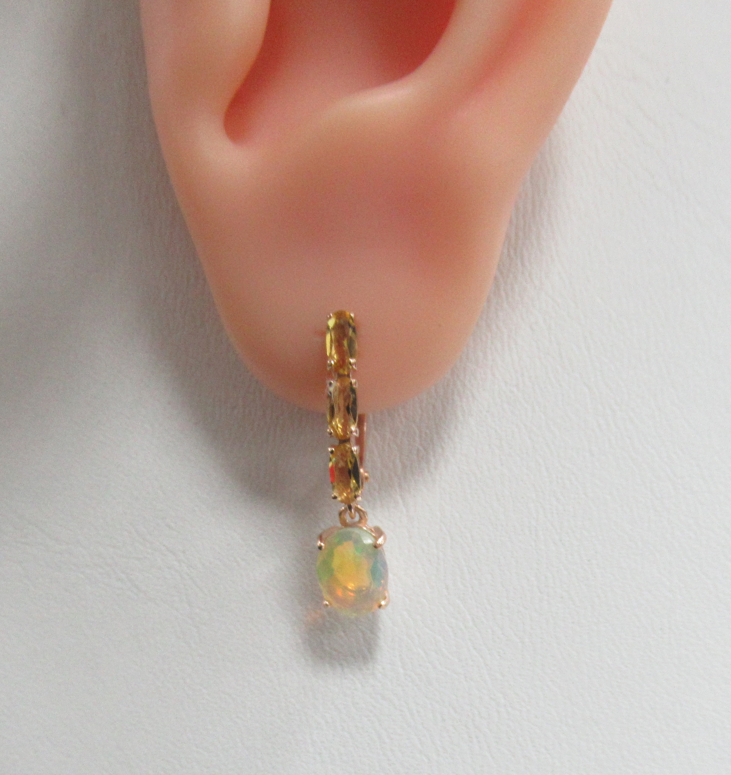 Серебряные серьги с опалами